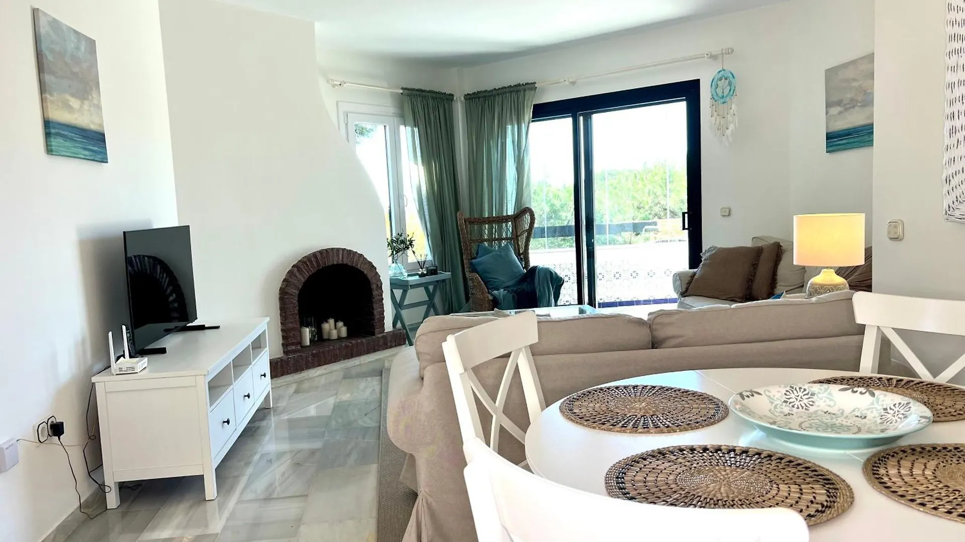 Elegant Coastal Escape Lägenhet MIJAS COSTA 0*,