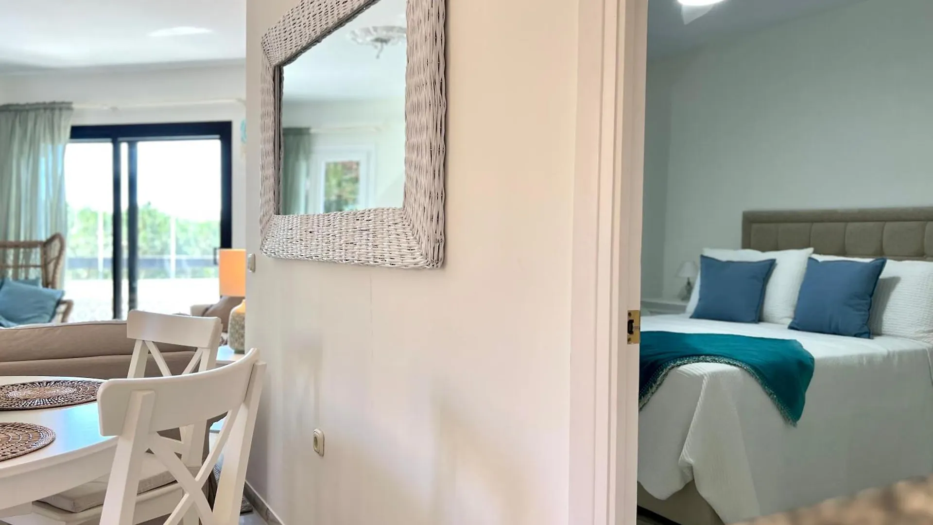 Elegant Coastal Escape Lägenhet MIJAS COSTA